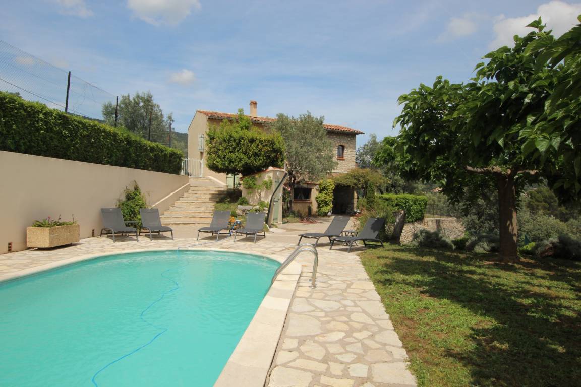 200 M² Villa ∙ 4 Bedrooms ∙ 8 Guests - Draguignan