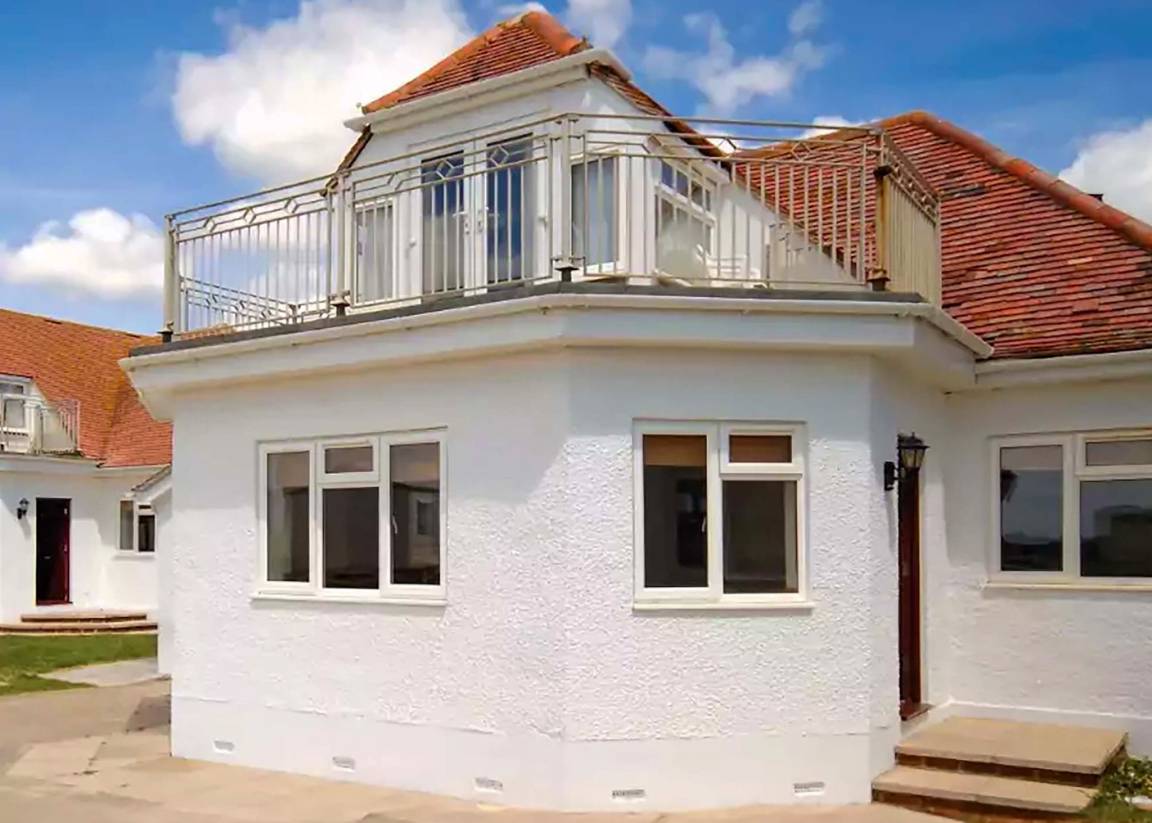 Cottage ∙ 4 Bedrooms ∙ 10 Guests - Selsey