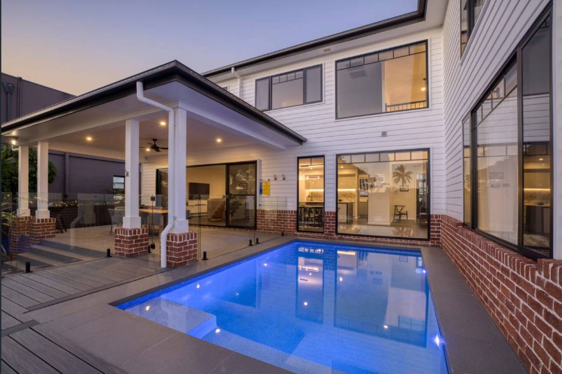 333 M² House ∙ 4 Bedrooms ∙ 9 Guests - Broadbeach