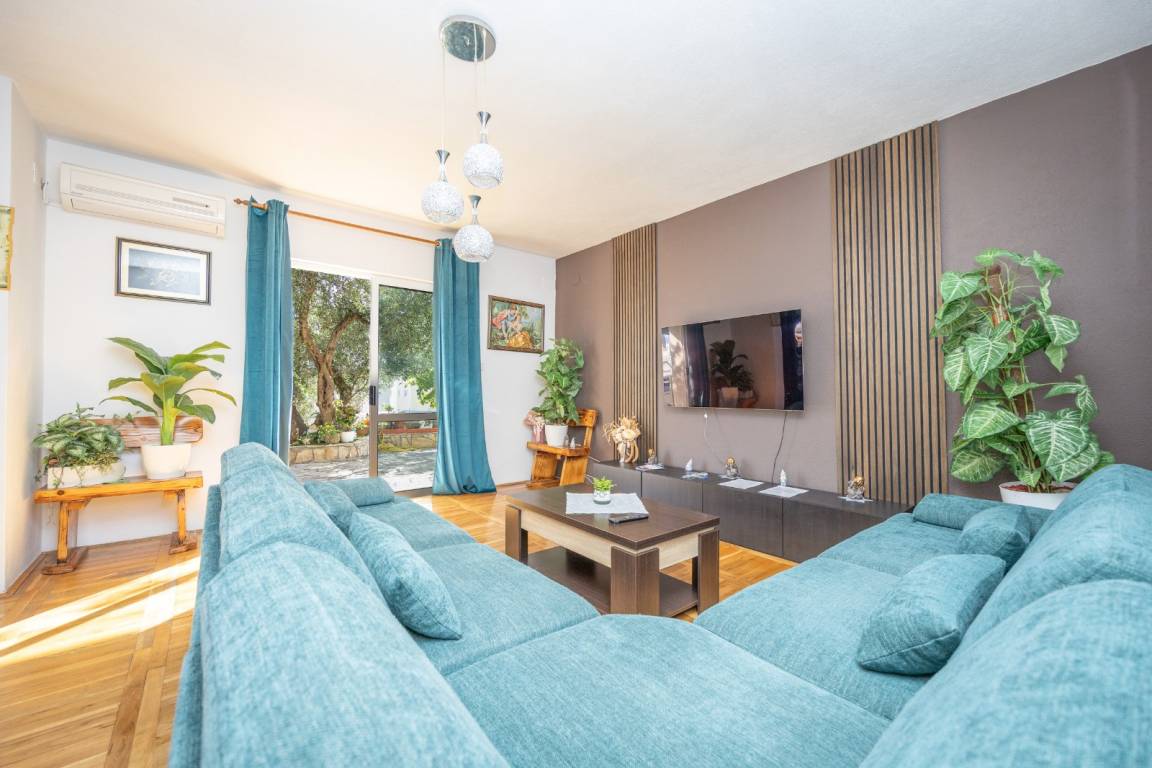 240 M² Villa ∙ 6 Schlafzimmer ∙ 11 Gäste - Makarska
