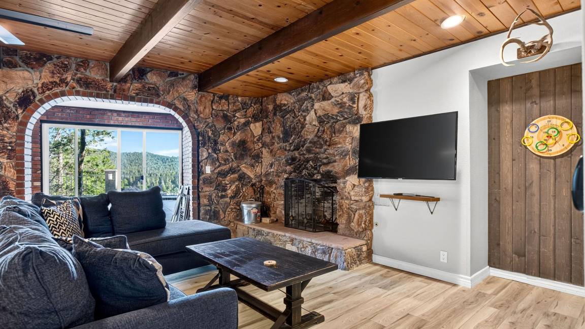 276 M² House ∙ 3 Bedrooms ∙ 8 Guests - Lake Arrowhead, CA