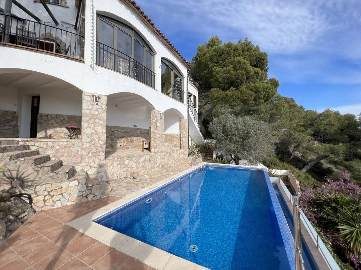 162 M² Casa Rural ∙ 3 Habitaciones ∙ 6 Huéspedes - España