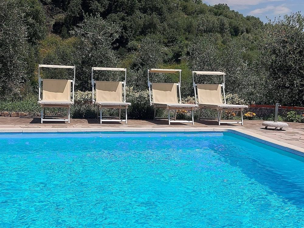 Casale a Monsummano Terme con piscina, giardino e terrazza