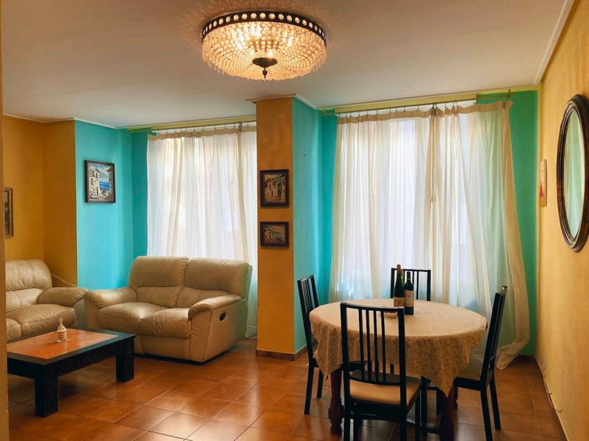 135 M² Apartamento ∙ 4 Habitaciones ∙ 4 Huéspedes - Valencia