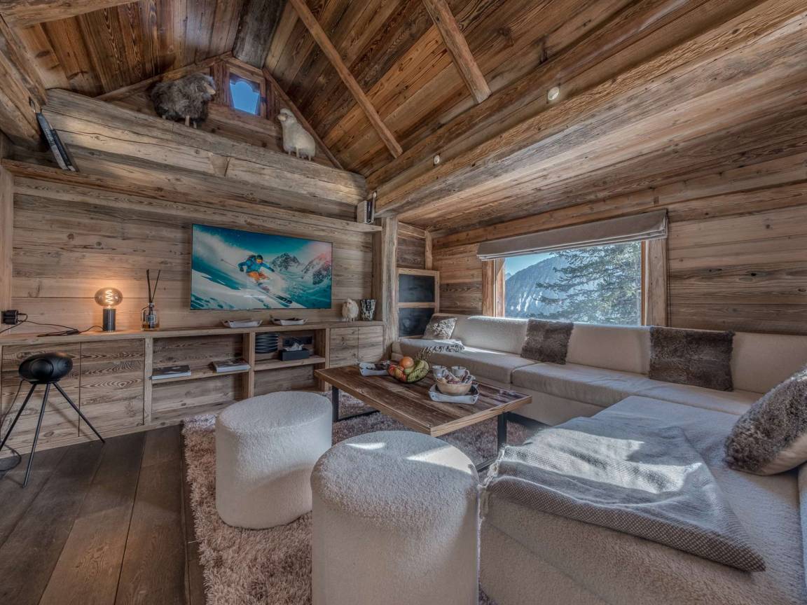 110 M² Chalet ∙ 4 Bedrooms ∙ 8 Guests - Courchevel