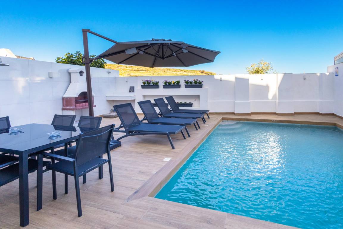 242 M² Ferienhaus ∙ 4 Schlafzimmer ∙ 8 Gäste - Malta