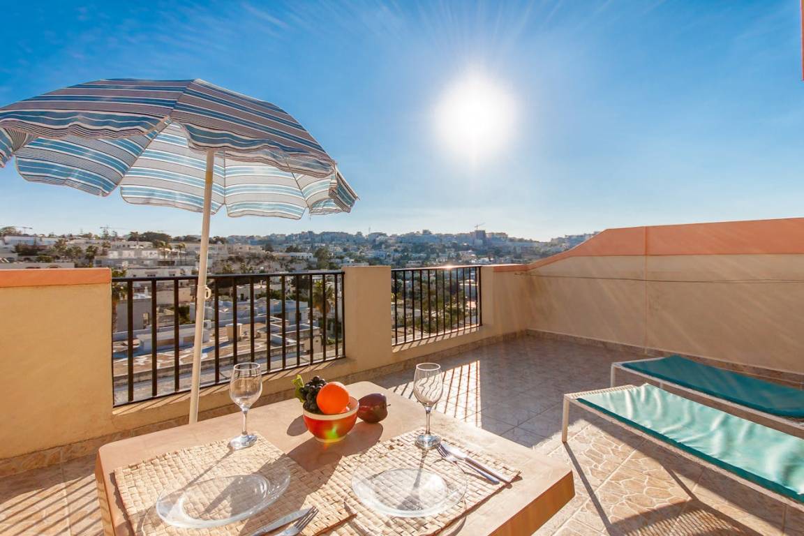 51 M² Huoneisto ∙ 1 Makuuhuone ∙ 4 Vierasta - Malta
