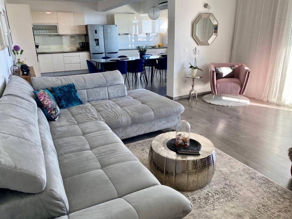 210 M² Villa ∙ 7 Slaapkamers ∙ 14 Gasten - Makarska