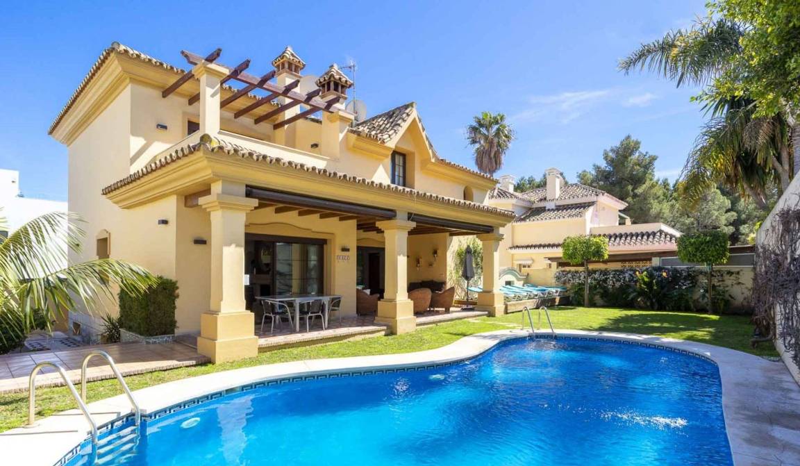 Villa ∙ 4 Bedrooms ∙ 8 Guests - Puerto Banús