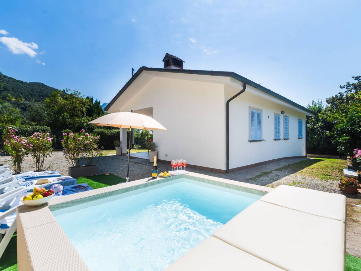 100 M² House ∙ 2 Bedrooms ∙ 4 Guests - Viareggio