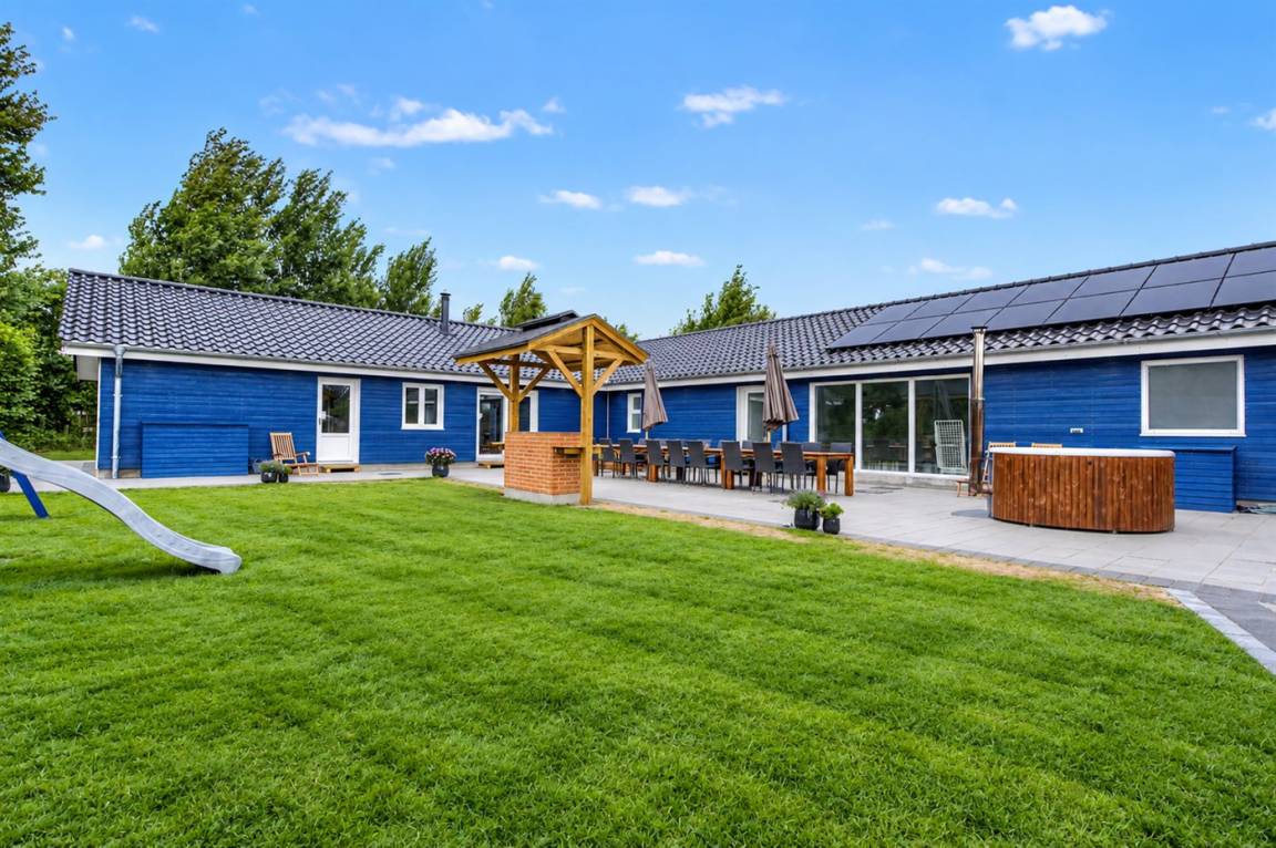 332 m&sup2; Ferienhaus 8 Schlafzimmer 18 G&auml;ste