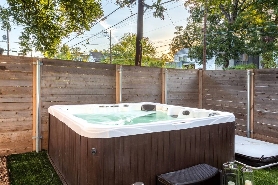 Apartment ∙ 3 Bedrooms ∙ 8 Guests - Austin, TX
