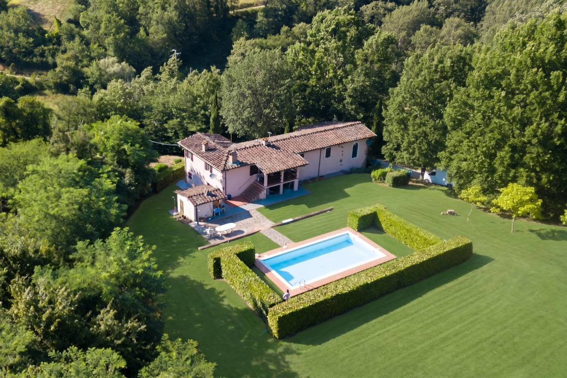 100 M² House ∙ 4 Bedrooms ∙ 8 Guests - Lucca