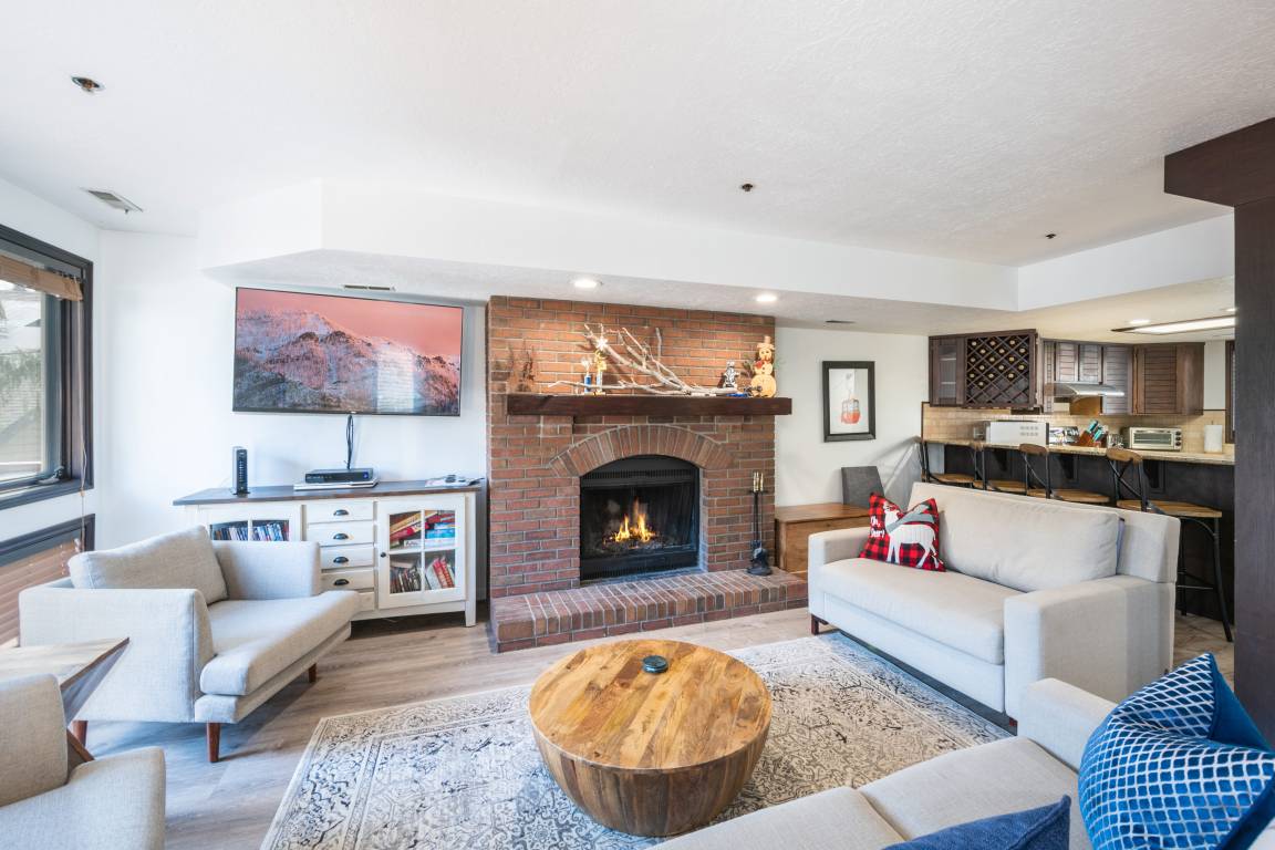 Condo ∙ 3 Bedrooms ∙ 13 Guests - Park City, UT