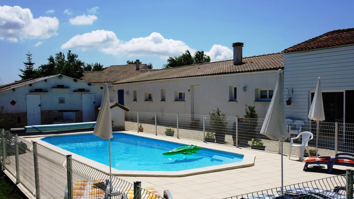 95 M² Gîte ∙ 4 Habitaciones ∙ 8 Huéspedes - Charron