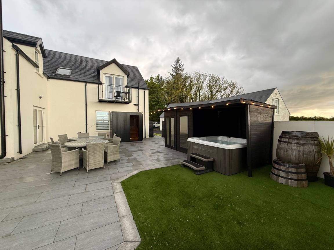 85 M² Maison De Vacances ∙ 5 Chambres ∙ 15 Personnes - Ballycastle