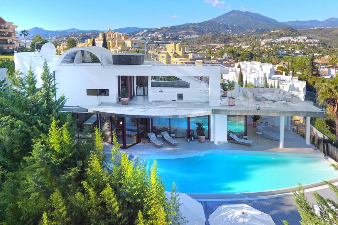 667 M² Villa ∙ 7 Bedrooms ∙ 16 Guests - Marbella
