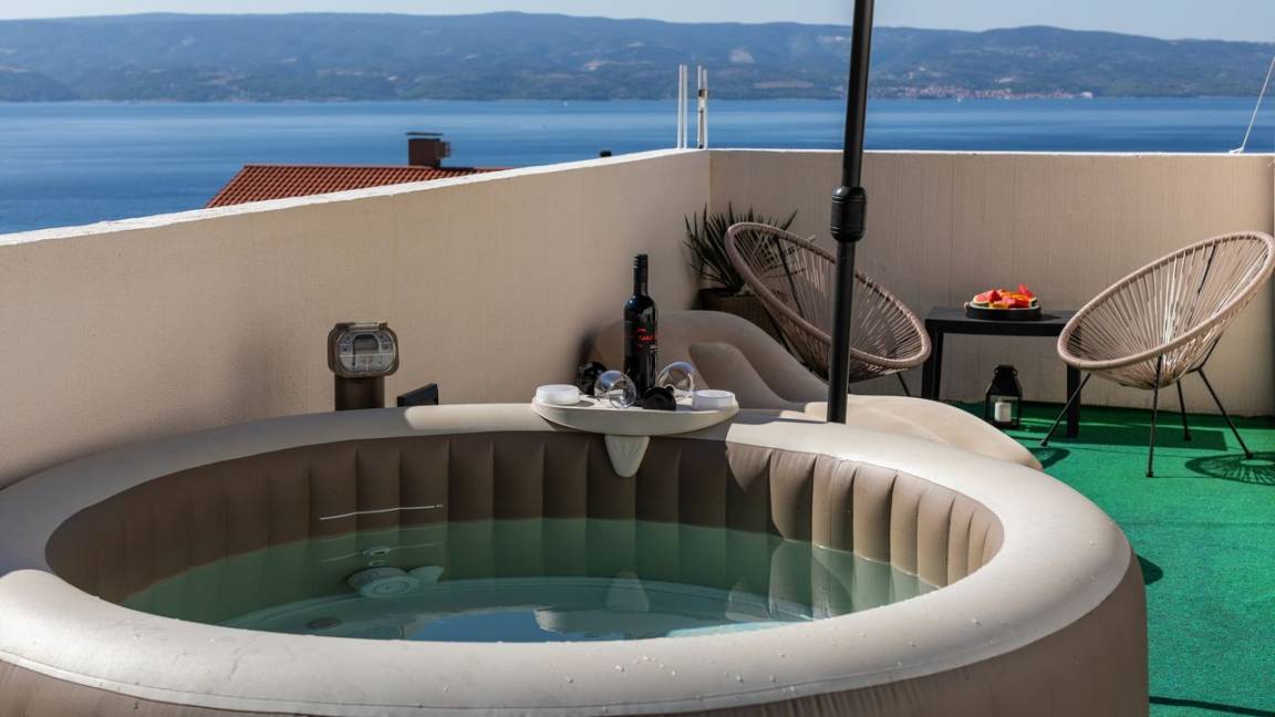 81 M² Apartamento ∙ 2 Habitaciones ∙ 4 Huéspedes - Omiš
