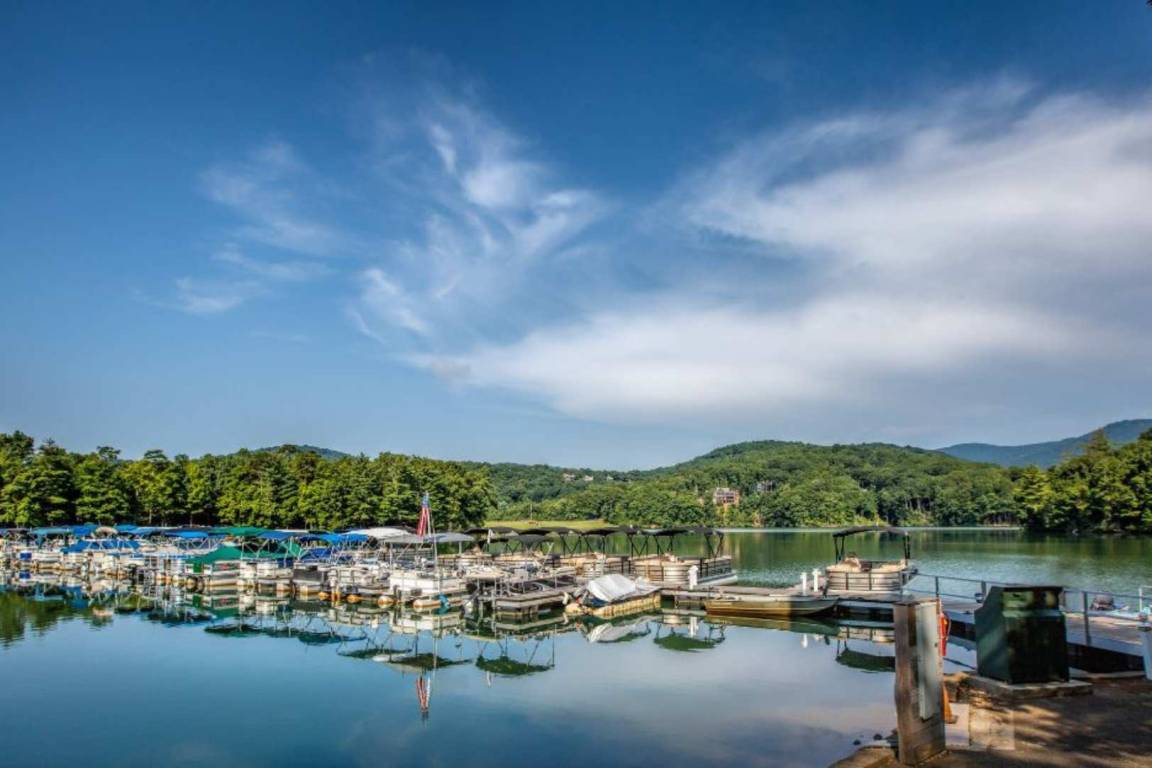 220 M² Cabin ∙ 2 Bedrooms ∙ 4 Guests - Big Canoe, GA