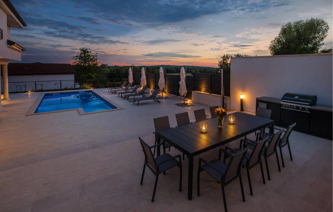 350 M² Huis ∙ 5 Slaapkamers ∙ 10 Gasten - Poreč