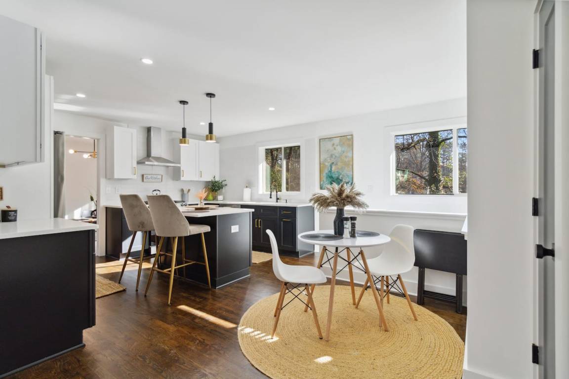 139 M² Ferienwohnung ∙ 3 Schlafzimmer ∙ 7 Gäste - Stone Mountain, GA