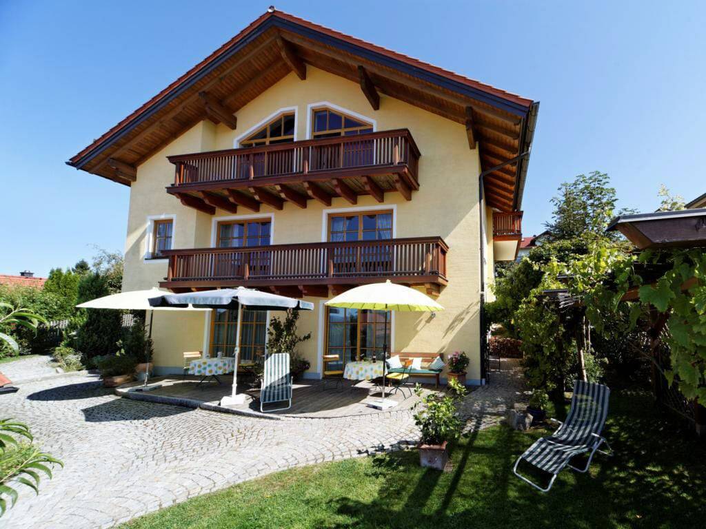 80 M² Ferienwohnung ∙ 1 Schlafzimmer ∙ 2 Gäste - Wegscheid