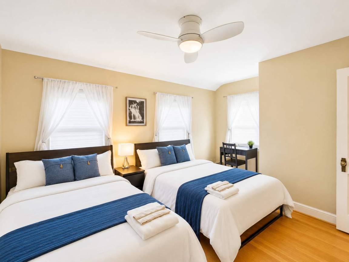 167 M² House ∙ 3 Bedrooms ∙ 8 Guests - Alexandria, VA