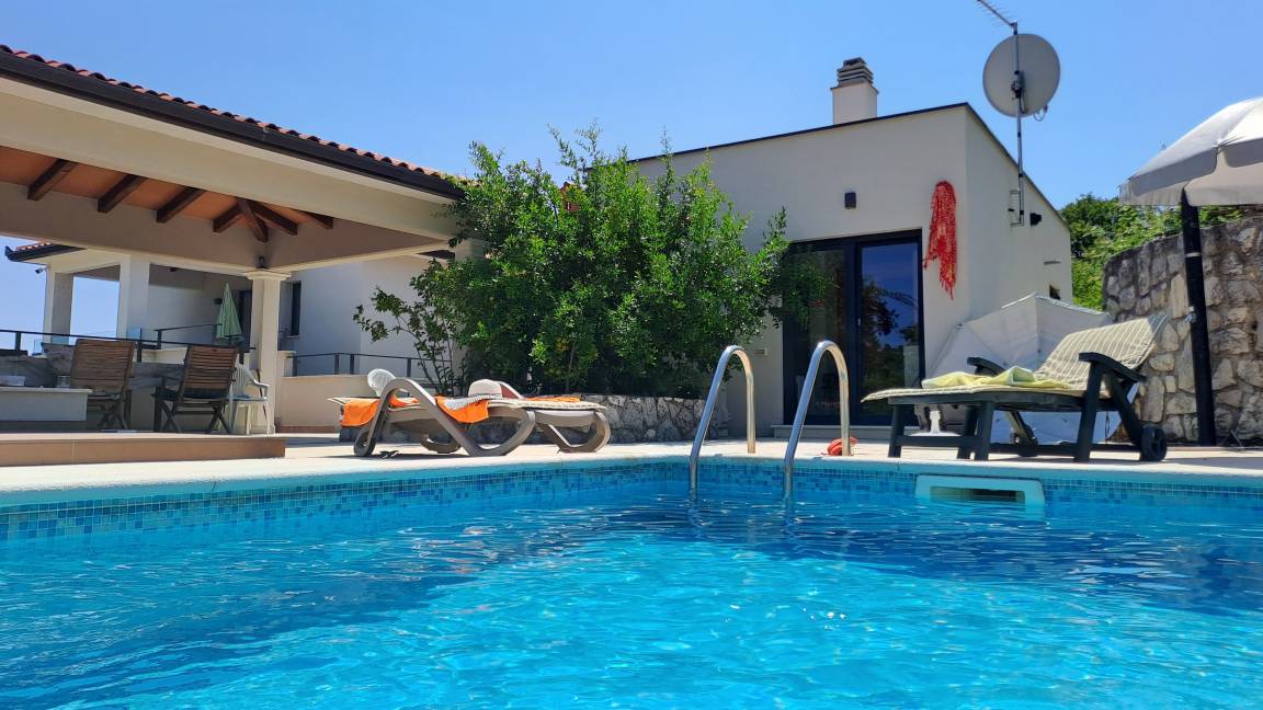 178 M² House ∙ 4 Bedrooms ∙ 8 Guests - Ravni