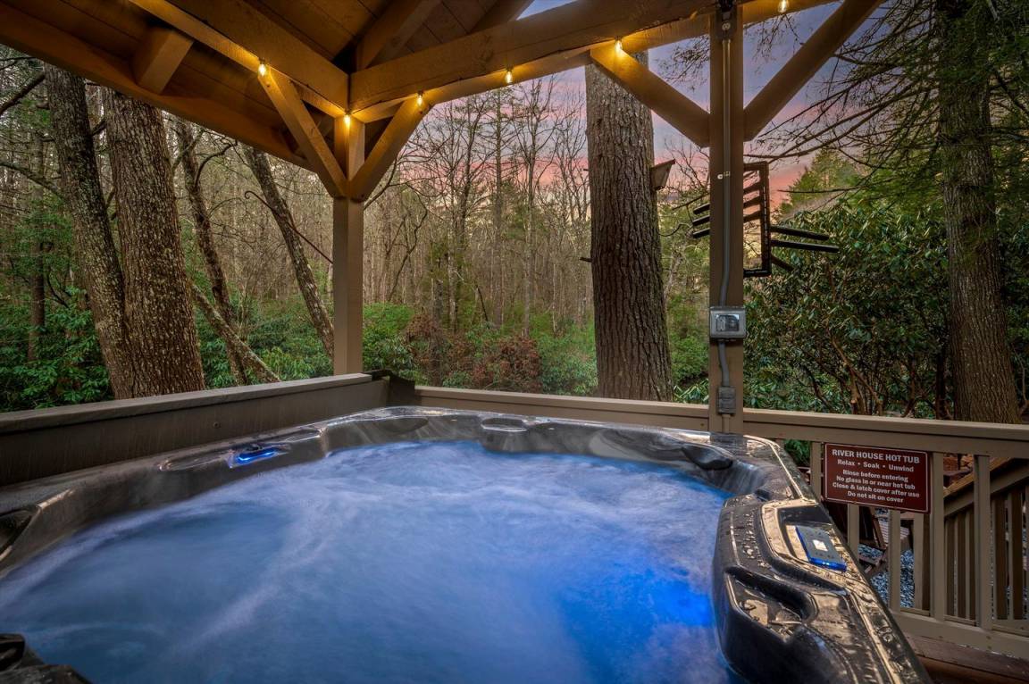 House ∙ 3 Bedrooms ∙ 7 Guests - Transylvania County, NC