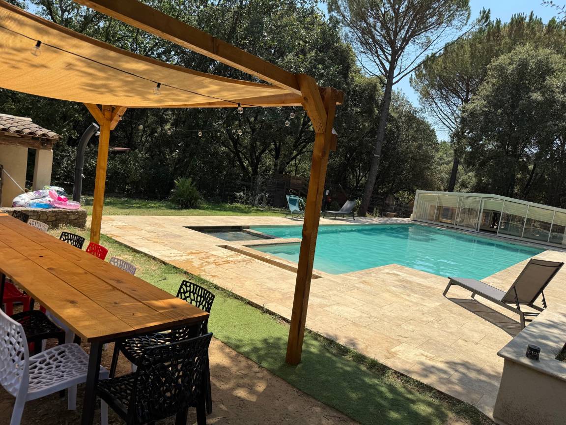 270 M² Maison De Vacances ∙ 9 Chambres ∙ 24 Personnes - Uzès