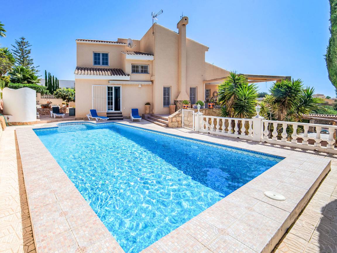 188 M² Maison De Vacances ∙ 4 Chambres ∙ 8 Personnes - Calp