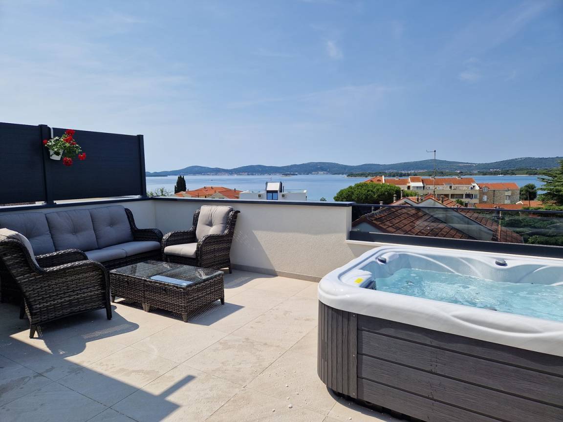 125 M² Ferienwohnung ∙ 2 Schlafzimmer ∙ 6 Gäste - Biograd na Moru