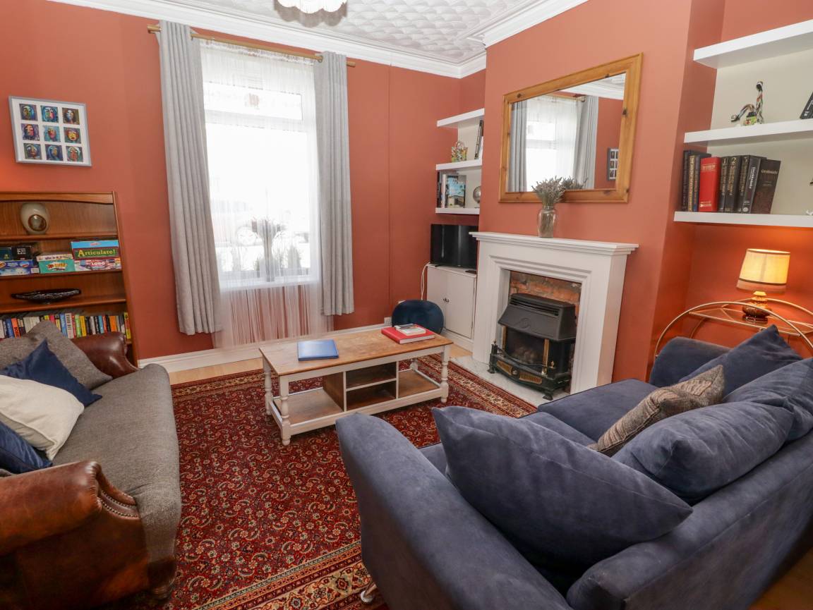 Cottage ∙ 4 Bedrooms ∙ 8 Guests - Cardiff