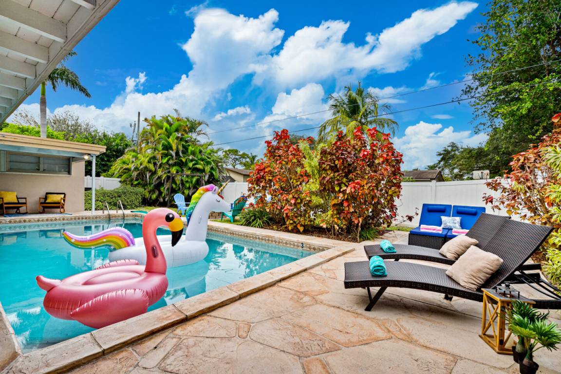 242 M² House ∙ 4 Bedrooms ∙ 10 Guests - Pembroke Pines, FL