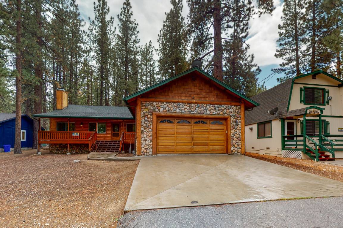170 M² Cabin ∙ 3 Bedrooms ∙ 9 Guests - Big Bear Lake, CA
