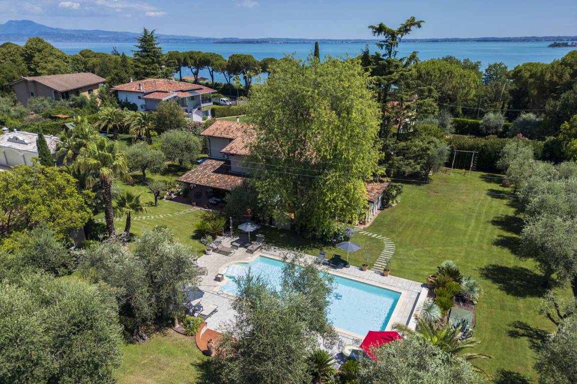 300 m&sup2; Villa 5 Schlafzimmer 10 G&auml;ste