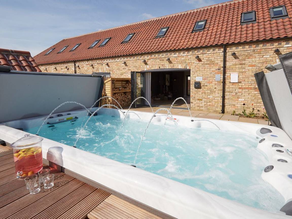 Cottage ∙ 5 Bedrooms ∙ 10 Guests - Lincoln
