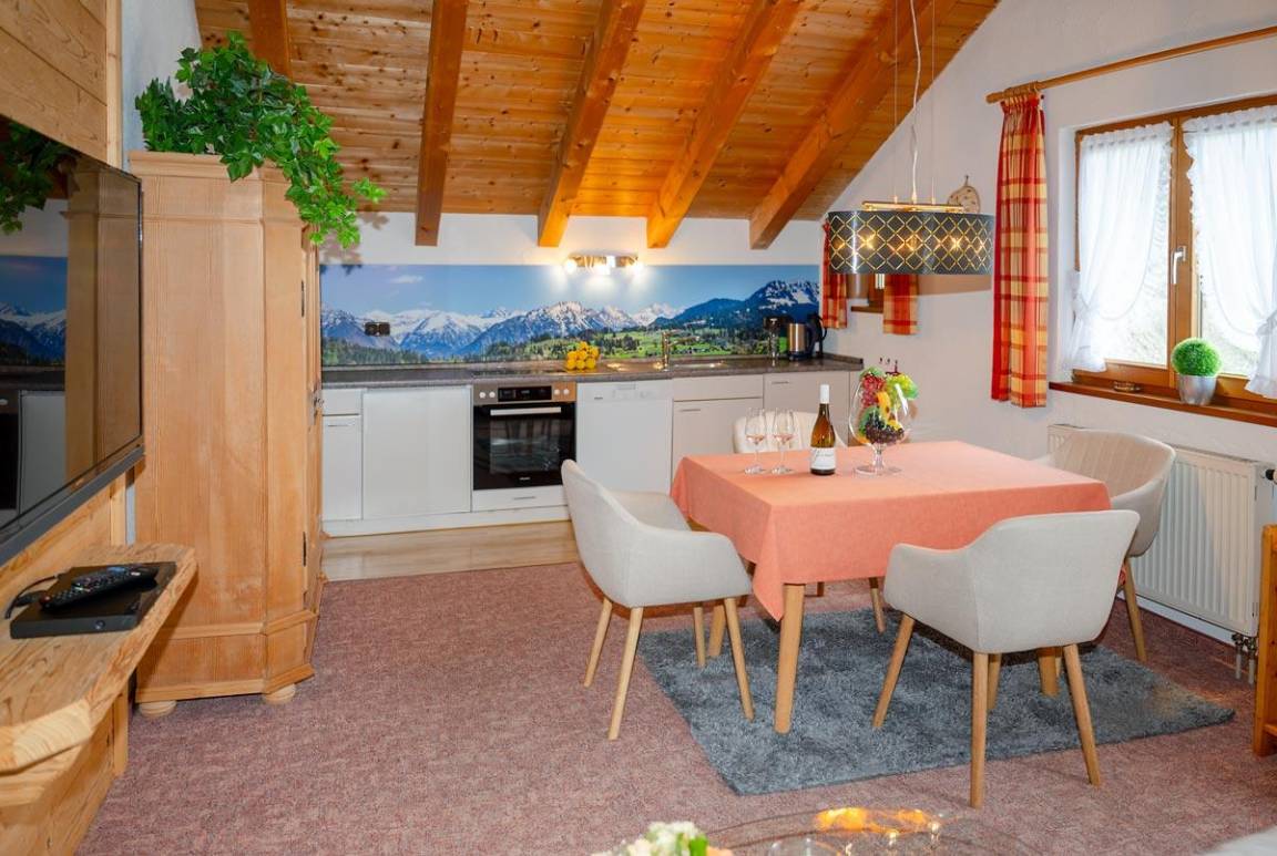 65 M² Ferienwohnung ∙ 1 Schlafzimmer ∙ 2 Gäste - Bolsterlang