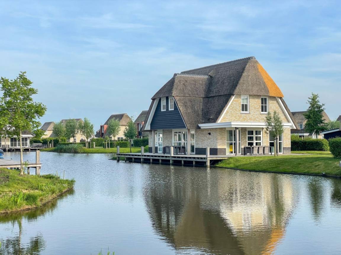 240 M² Ferienhaus ∙ 6 Schlafzimmer ∙ 12 Gäste - Heerenveen
