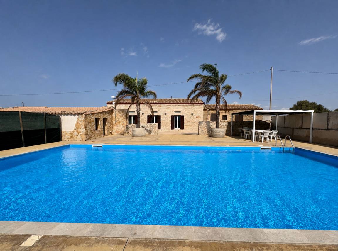 230 m&sup2; Villa 6 Schlafzimmer 13 G&auml;ste
