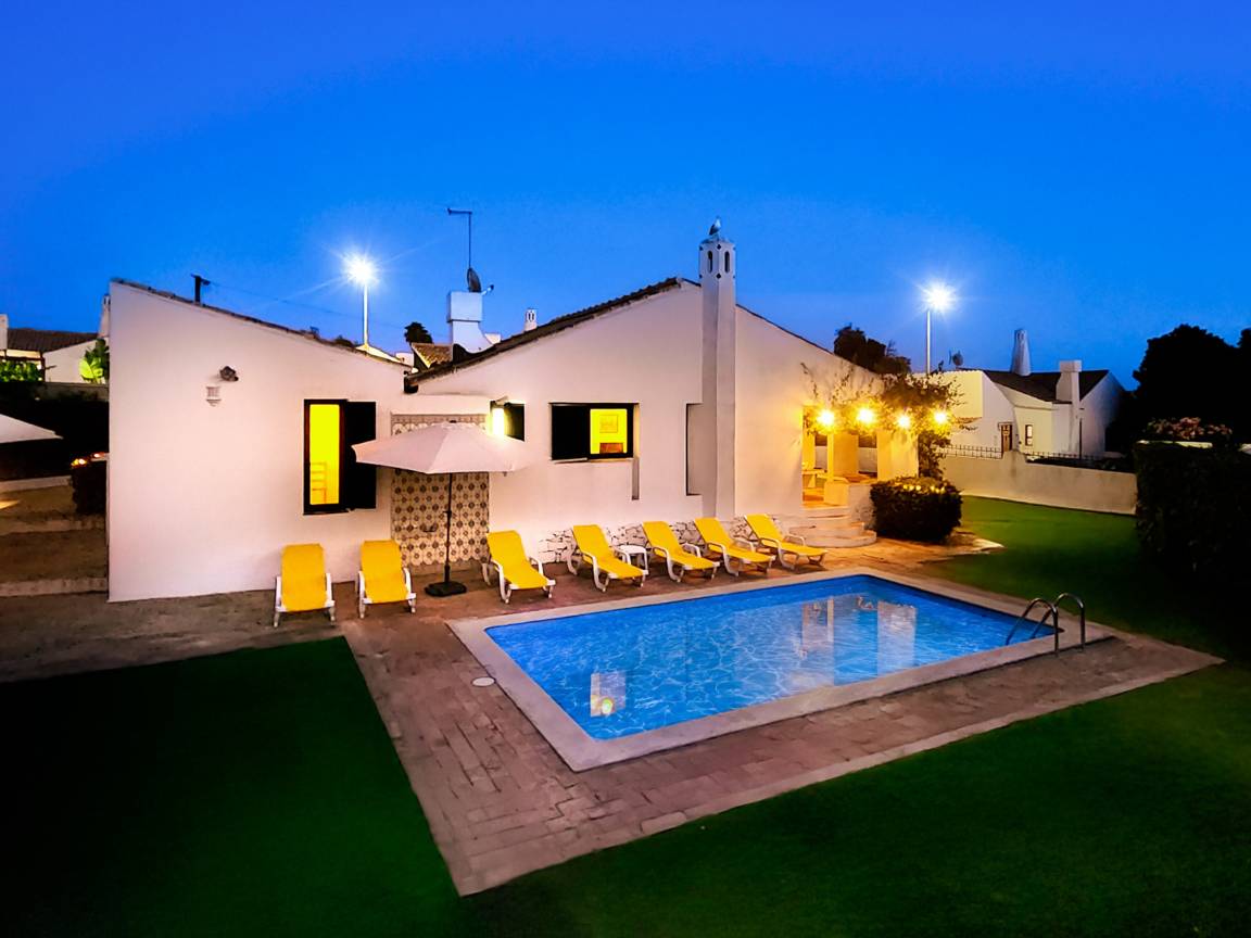 180 M² Villa ∙ 4 Chambres ∙ 9 Personnes - Albufeira
