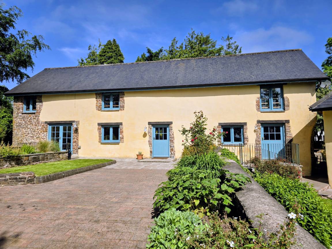 Cottage ∙ 2 Bedrooms ∙ 4 Guests - Tiverton Castle