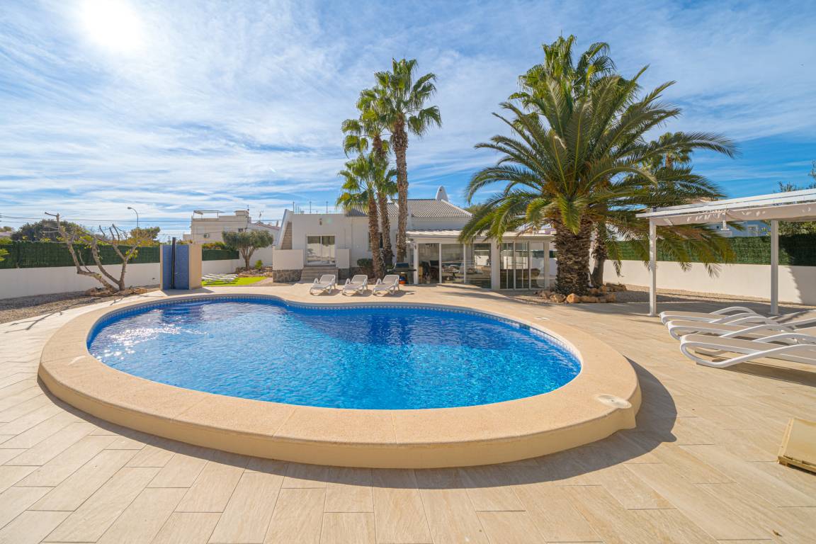 130 M² Villa ∙ 3 Habitaciones ∙ 6 Huéspedes - Torrevieja