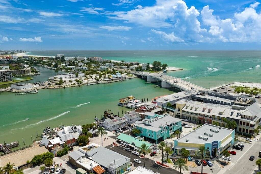 House ∙ 2 Bedrooms ∙ 8 Guests - Madeira Beach, FL