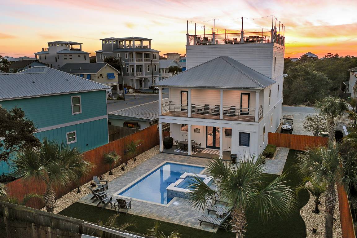 378 M² House ∙ 8 Bedrooms ∙ 28 Guests