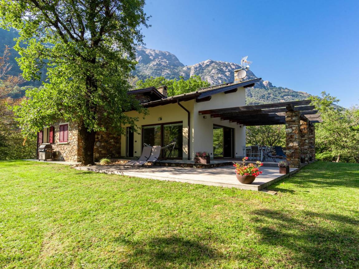 Casa a Sorico con barbecue e terrazza + vista panoramica
