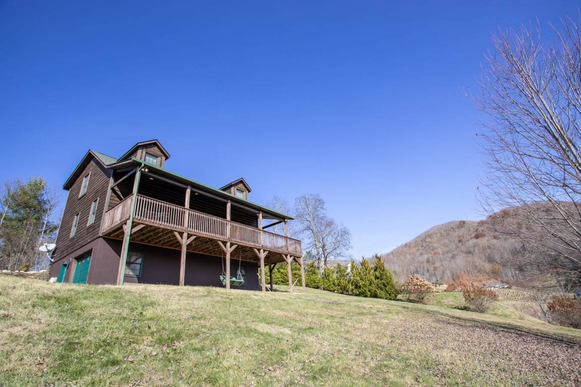 189 M² Cabin ∙ 3 Bedrooms ∙ 8 Guests - Boone, NC