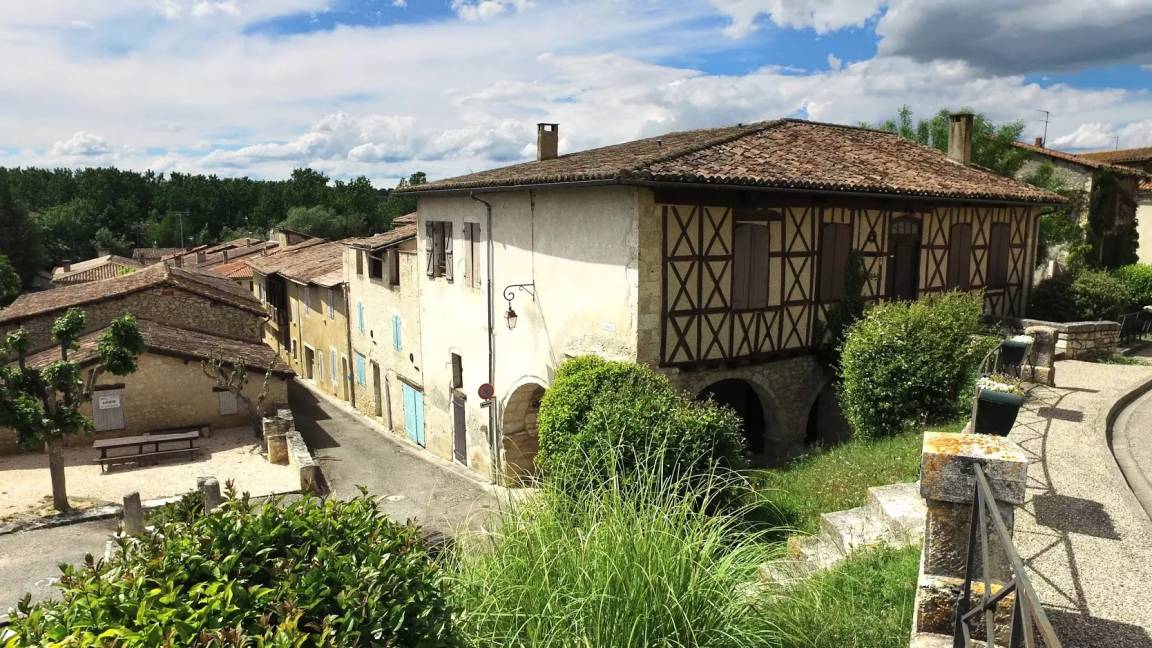 64 M² Appartement ∙ 3 Chambres ∙ 8 Personnes - Gers