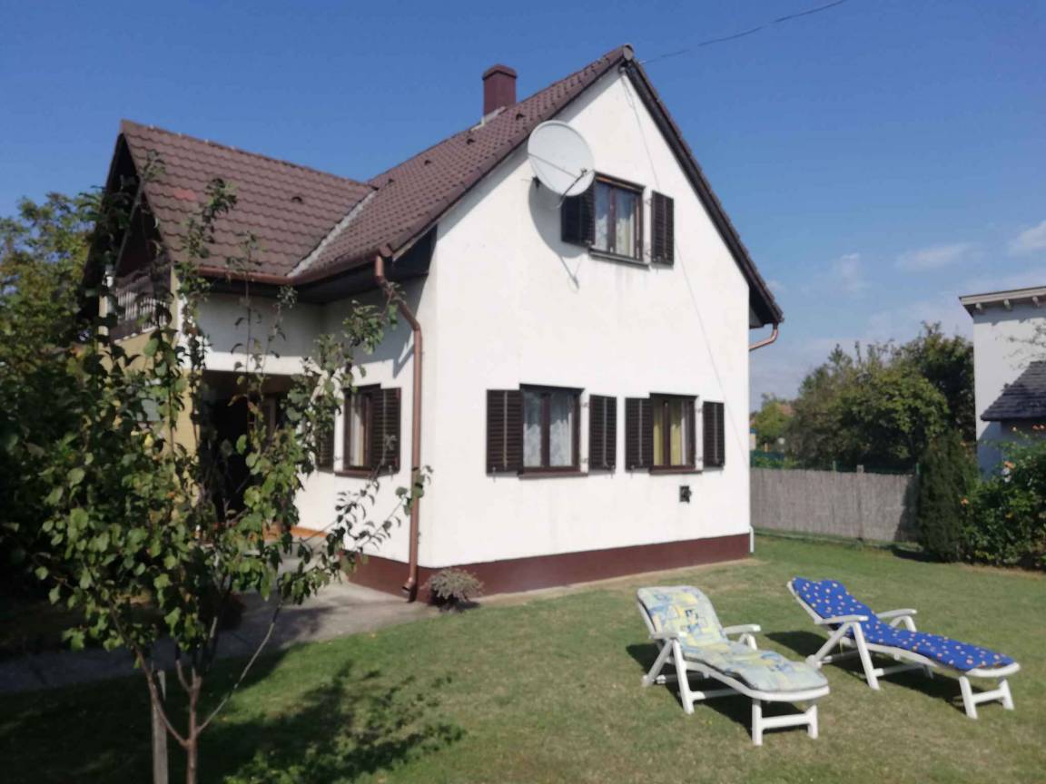 100 M² House ∙ 4 Bedrooms ∙ 8 Guests - Szigliget