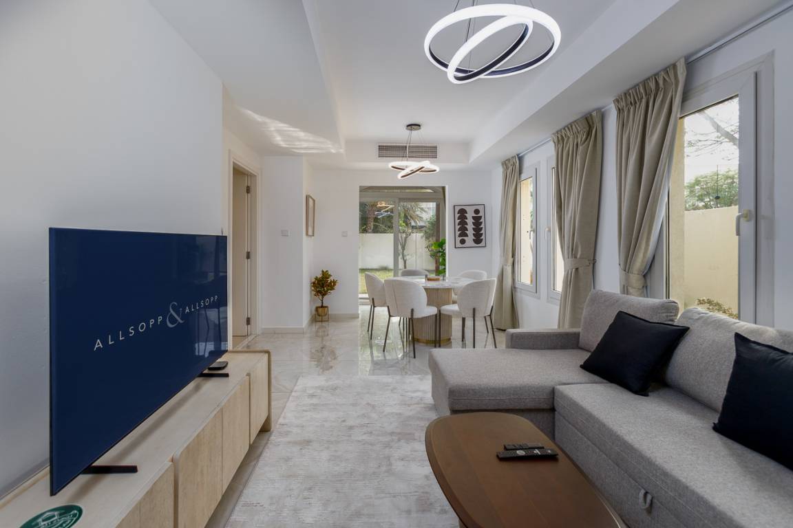 302 M² Villa ∙ 2 Bedrooms ∙ 6 Guests - Dubai